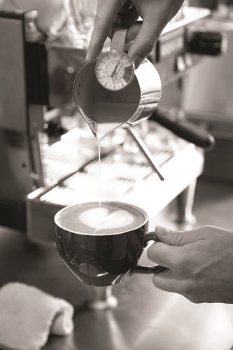 rattleware 32 oz Latte Art Pitcher w/ Clip, 27203 - Image 3